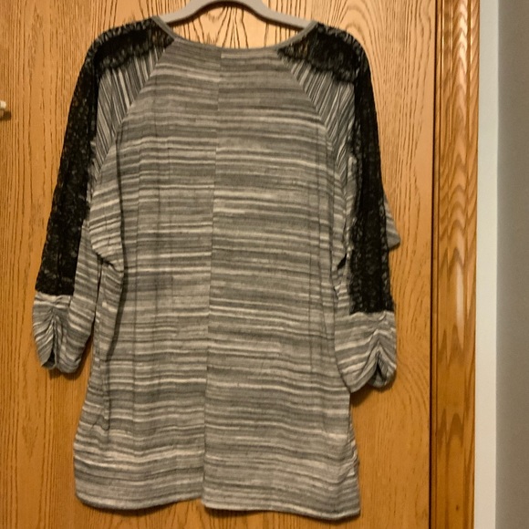 Vanity 3/4 sleeve top, size 2x gray and black lace - Picture 5 of 6